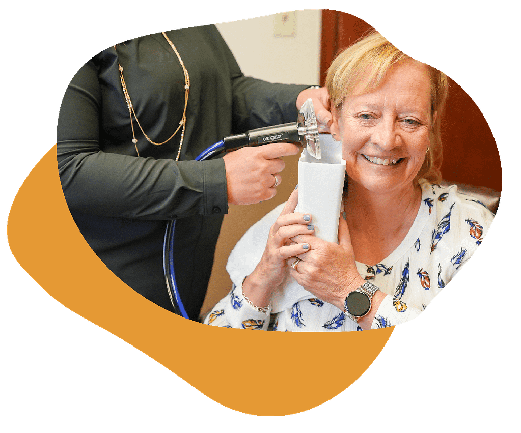 Test_Shapes_3-04 Woman's ears being cleaned