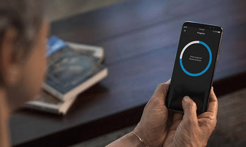 Widex_3 Woman on phone